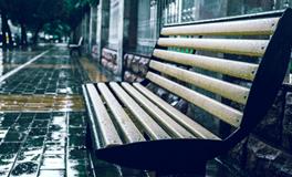 梦到冬天下雨